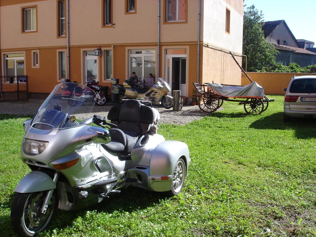 Pensiunea Claudiu Caransebeş Exterior foto